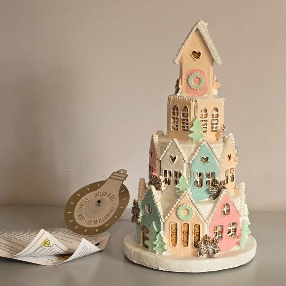 NWT Light Up Pastel Gingerbread Castle - Picture 4 of 4